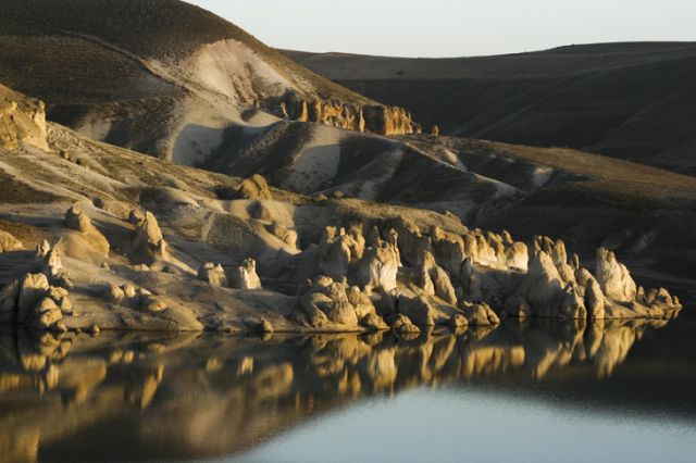 http://s2.picofile.com/file/7118738816/alaviyan_qeshlaq.jpg