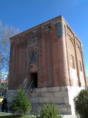 http://s2.picofile.com/file/7118741391/qafariye_maraghe.jpg