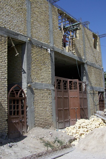 ساختمان در حال احداث حسینیه