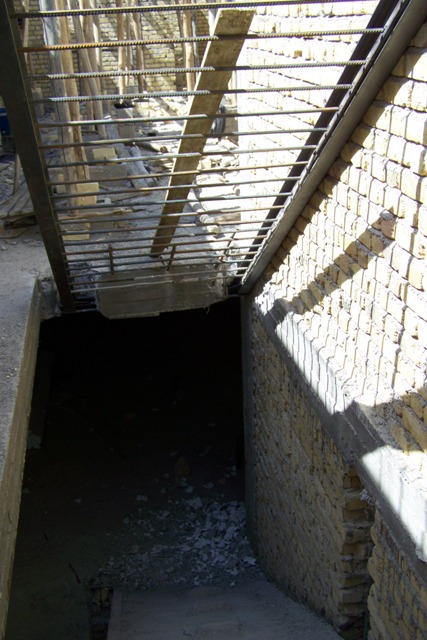 ساختمان در حال احداث حسینیه