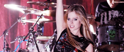http://s2.picofile.com/file/7135427197/Avril_Lavigne_Dxd_Ir.jpg