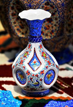 www.iranartcenter.com