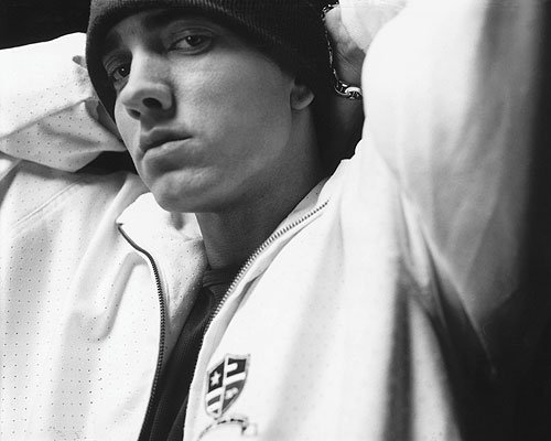 http://s2.picofile.com/file/7137724729/eminem4a9efaa7qn1.jpg