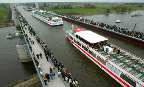 The image “http://s2.picofile.com/file/7140408060/Magdeburg_Water_Bridge.jpg” cannot be displayed, because it contains errors.