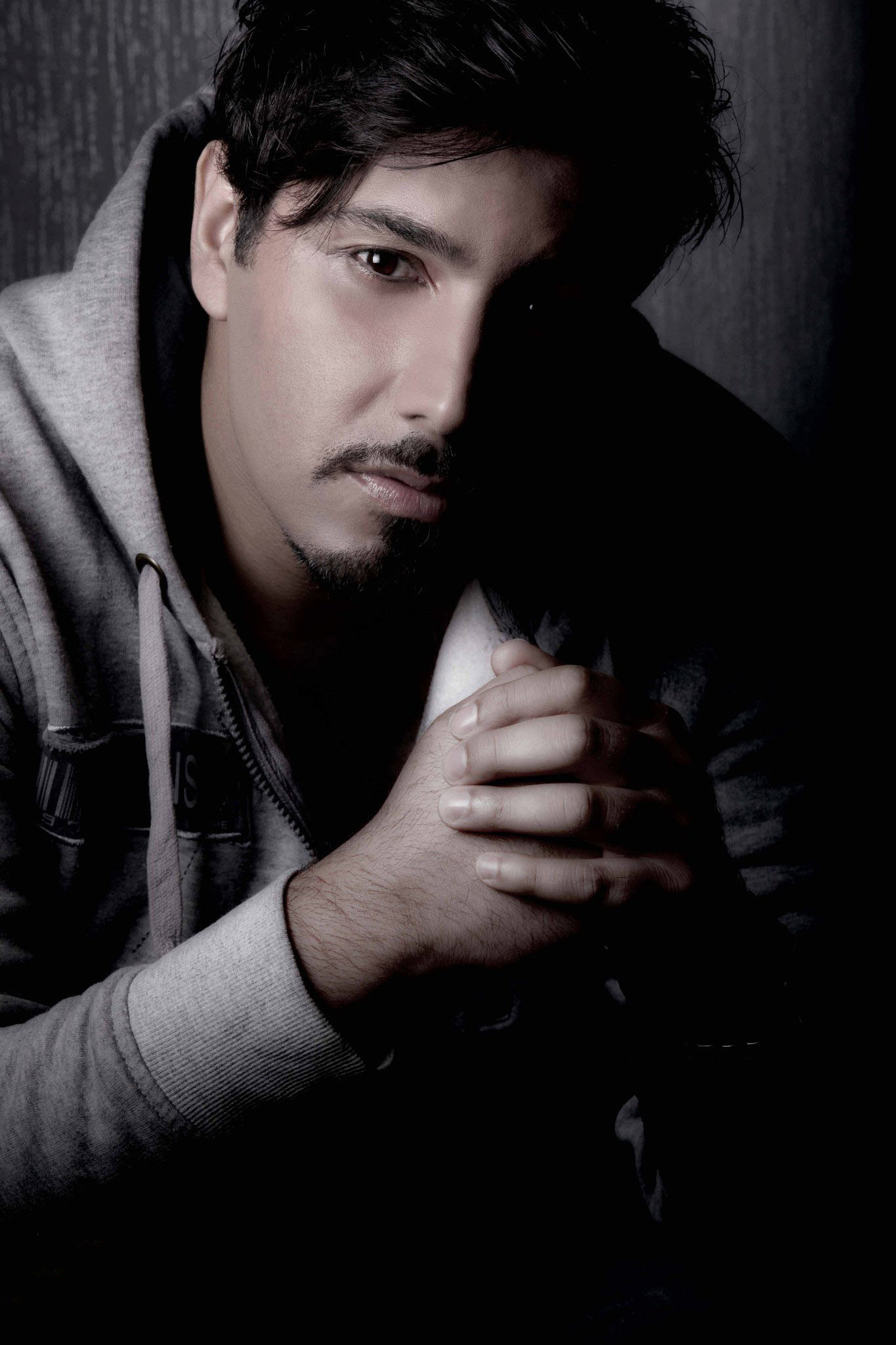 http://s2.picofile.com/file/7148324301/new.jpg