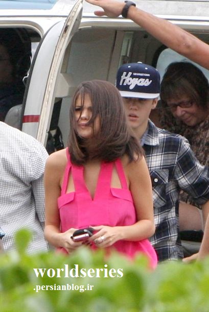 http://s2.picofile.com/file/7154972575/justin_y_selena_en_brasil_6_409x611.jpg
