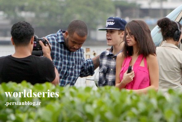 http://s2.picofile.com/file/7154973545/justin_y_selena_en_brasil_9_590x395.jpg