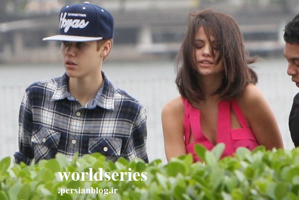 http://s2.picofile.com/file/7154973759/justin_y_selena_en_brasil_10_590x395.jpg