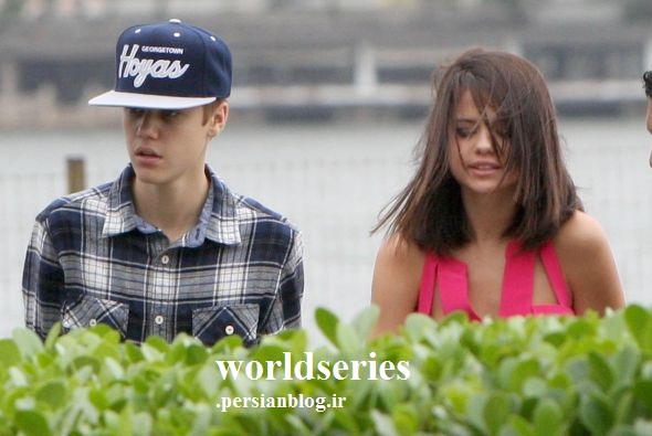 http://s2.picofile.com/file/7154973973/justin_y_selena_en_brasil_11_590x395.jpg