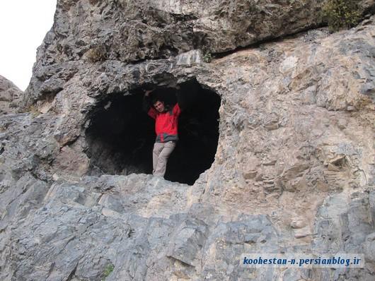 غار بیوک آقا، آبشار سنگان