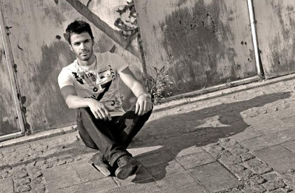 http://s2.picofile.com/file/7180580428/Sirvan_Khosravi.jpg