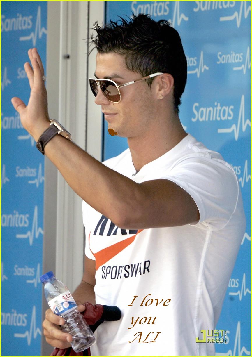 http://s2.picofile.com/file/7191652254/cristiano_ronaldo_is_a_real_madrid_player_04_1_.jpg