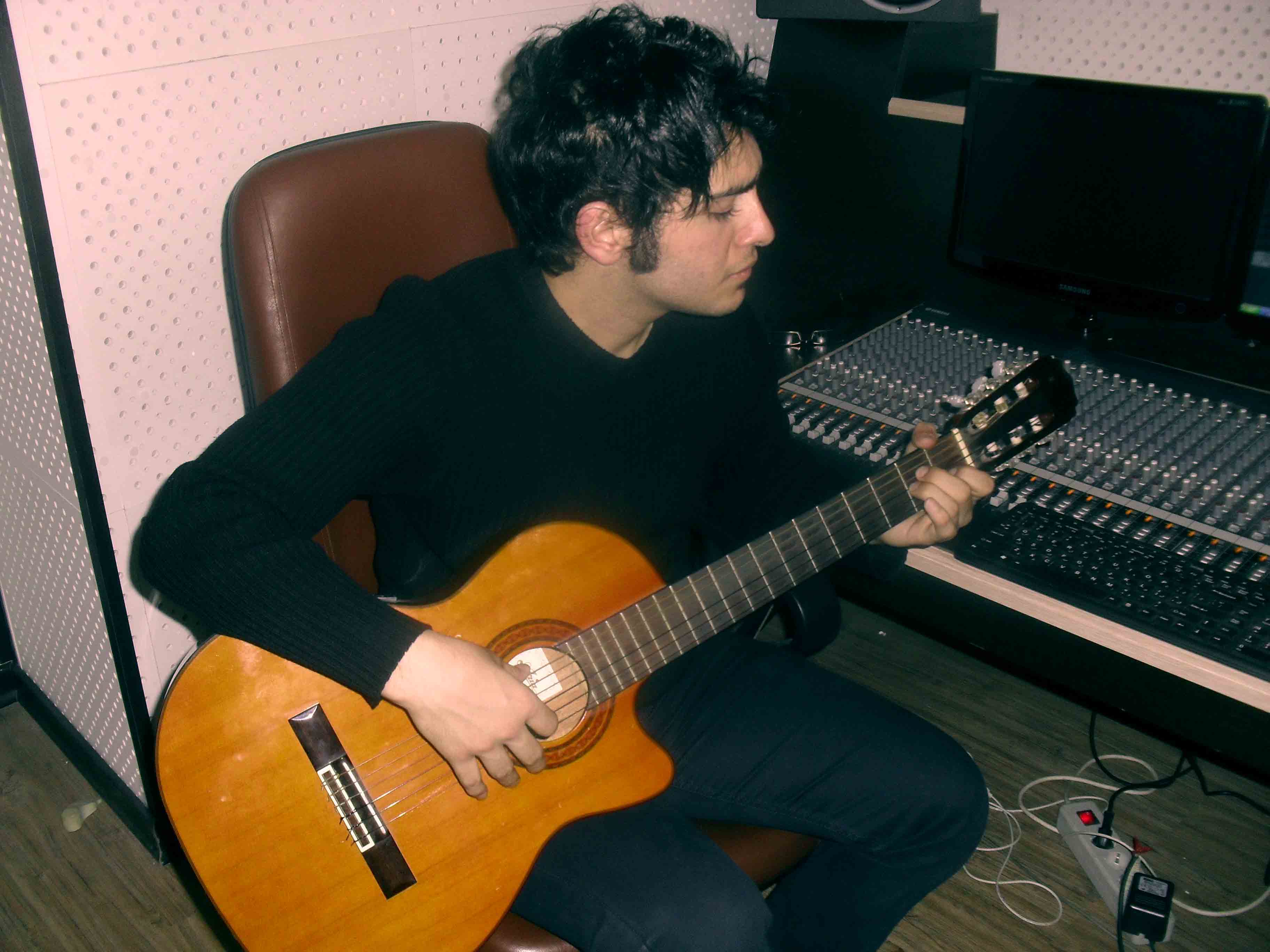 http://s2.picofile.com/file/7196422254/SDC10957.jpg