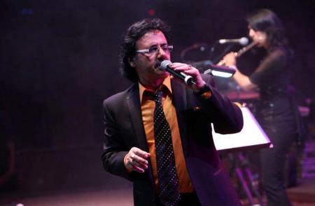 http://s2.picofile.com/file/7197305806/2.jpg