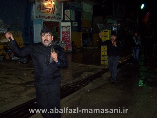 شب چهارم محرم زنجیر زنی زیر باران