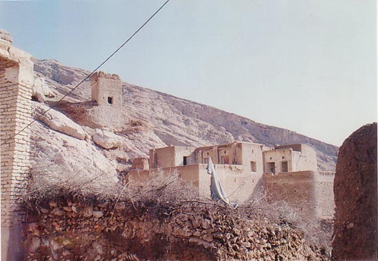 http://s2.picofile.com/file/7209727204/bafte_ghadimi_kahneh_evaz.jpg