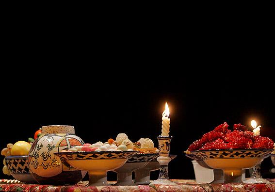http://s2.picofile.com/file/7219840856/yalda03.jpg
