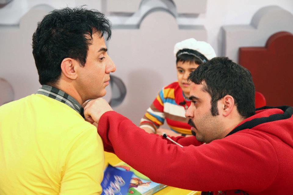 http://s2.picofile.com/file/7225058060/amoo.jpg