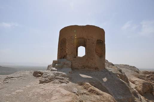 بنای آتشگاه بر فراز کوه