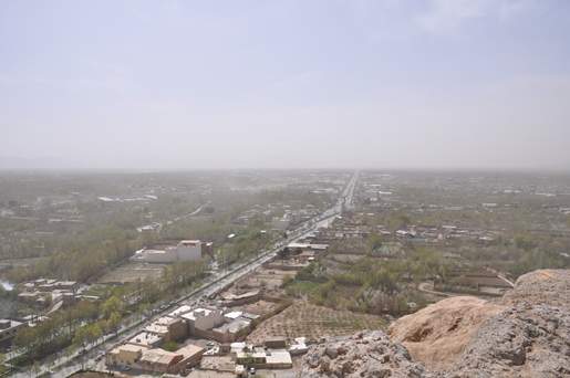 منظره از بالای کوه به سمت نجف آباد