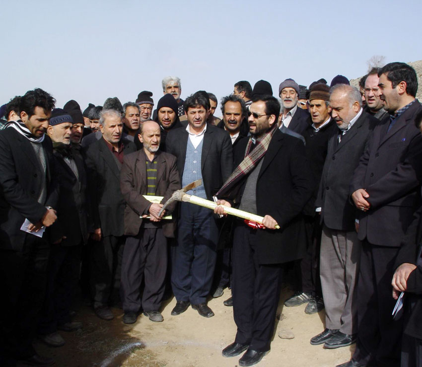 کلنگ زنی طرح پوشش نهر گونئی قاضی جهان در شهرستان آذرشهر