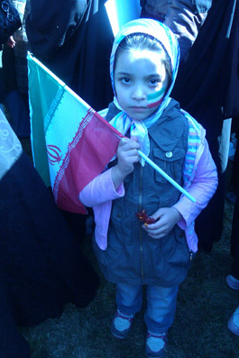 دختر متحیر