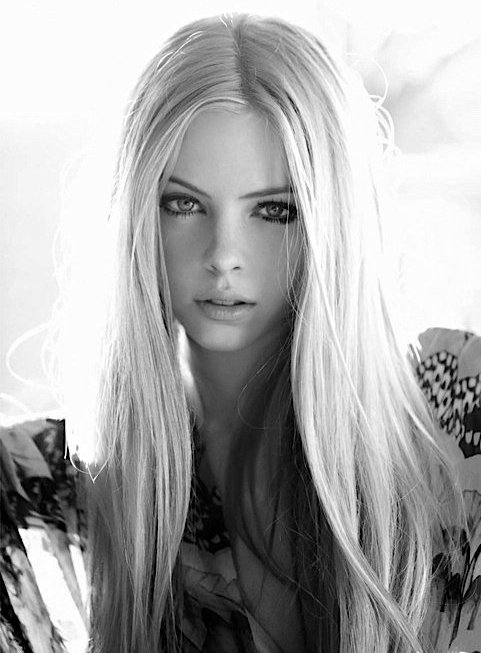 http://s2.picofile.com/file/7315690321/1319443922_07_hcds_bw.jpg