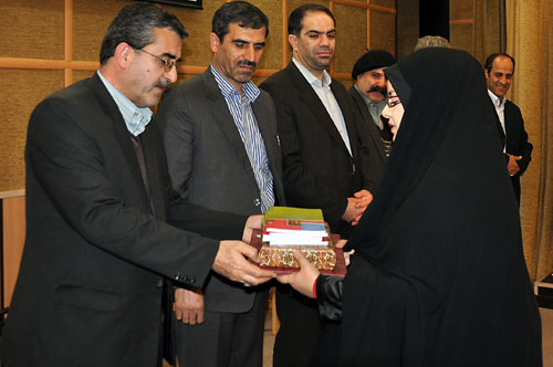 رونمایی کتاب بررسی شعر دهه 80 اندیشه