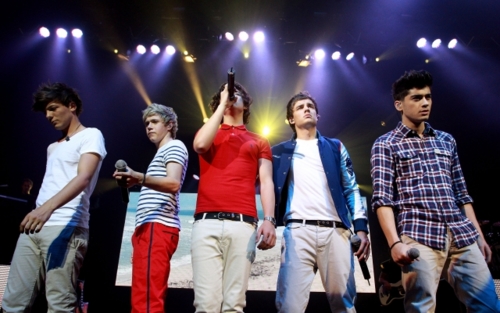 دانلود قسمتی از کنسرت گروه One direction +پشت صحنه موزیک ویدئو bf -چند عکس دانلود قسمتی از کنسرت گروه One direction +پشت صحنه موزیک ویدئو bf -چند عکس