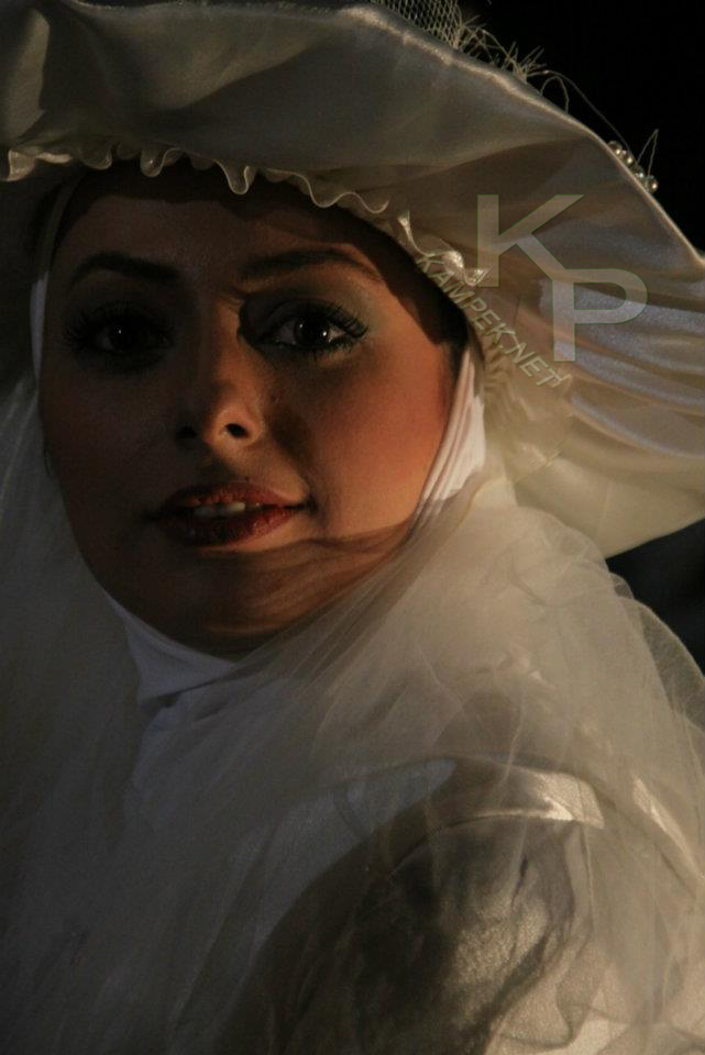 عکس نفیسه روشن با لباس عروس