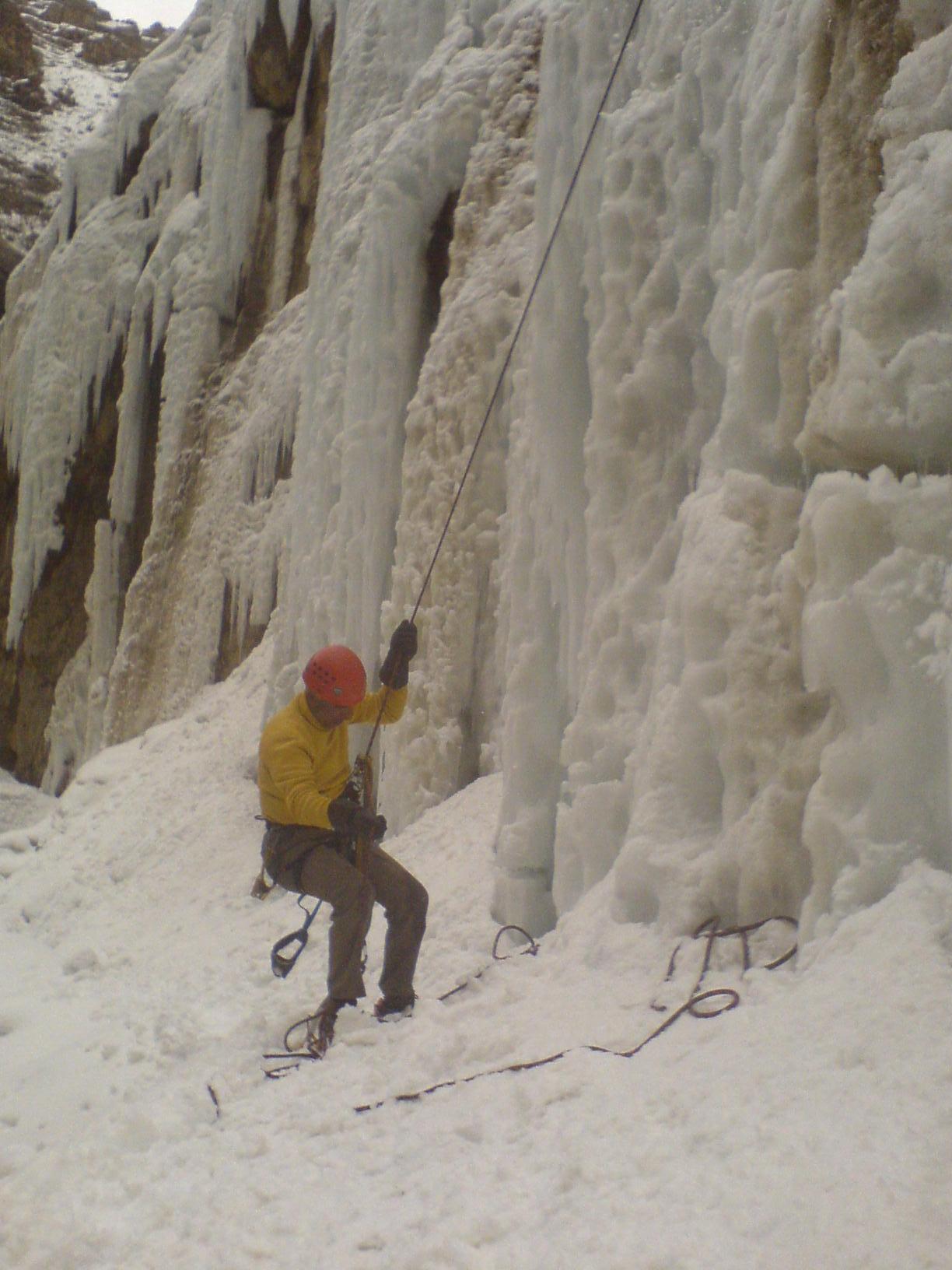 یخ نوردی آبشار یخی دره هملون سالارکیا
