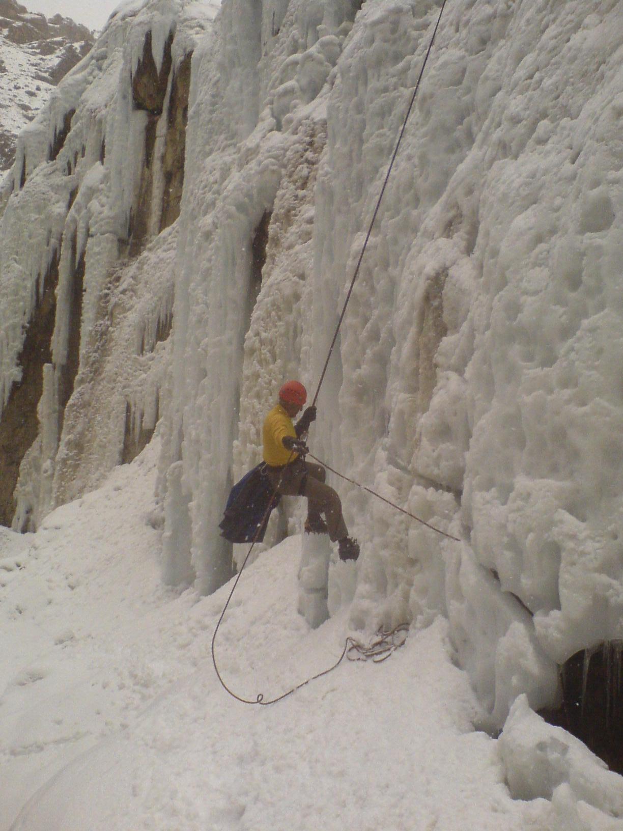 آبشار یخی دره هملون یخ نوردی آقای سالارکبا