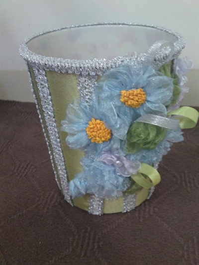 سطل تزیین شده با روبان