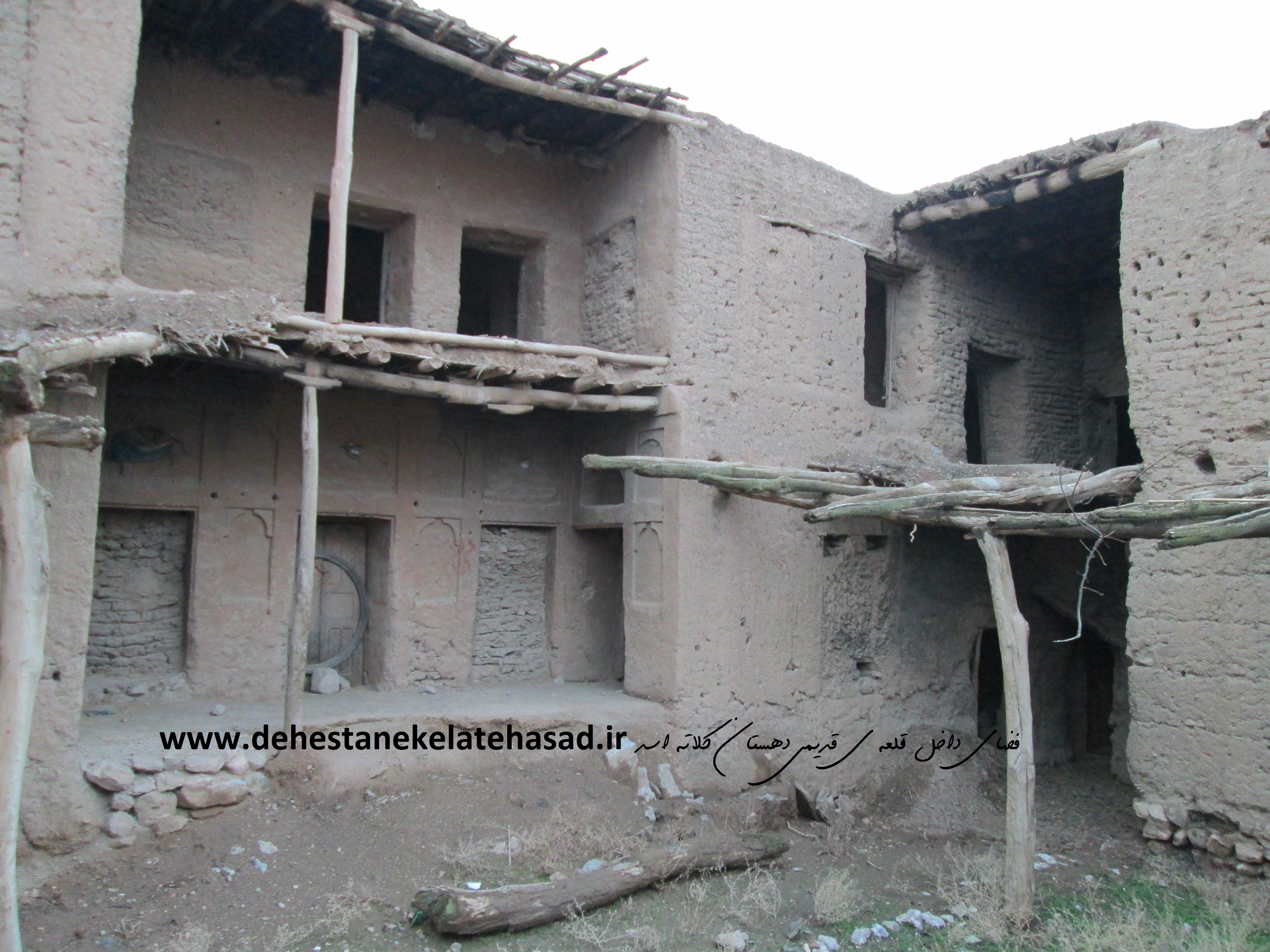 http://s2.picofile.com/file/7640966341/ghale_2_.jpg