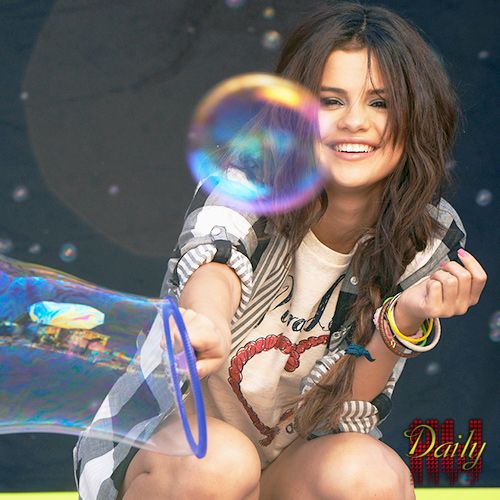 http://s2.picofile.com/file/7665007632/tumblr_mijlajJpYi1r7lpj3o1_500.jpg