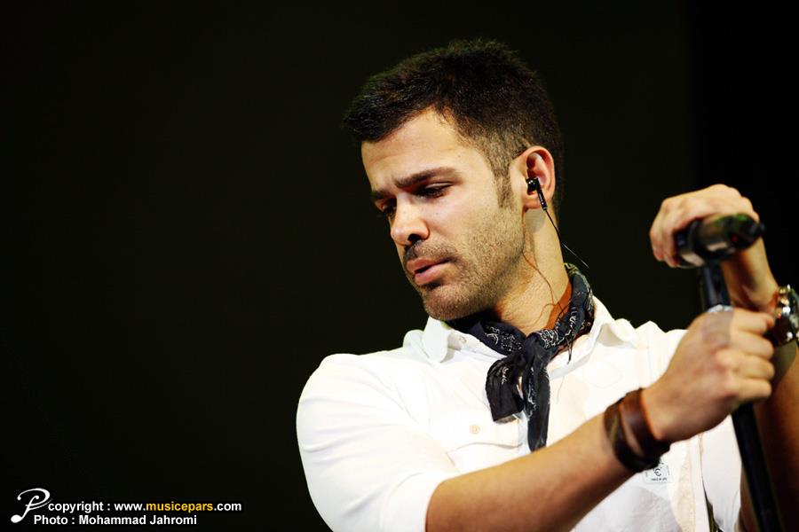 http://s2.picofile.com/file/7683943652/644337_427815403970559_2125877853_n.jpg