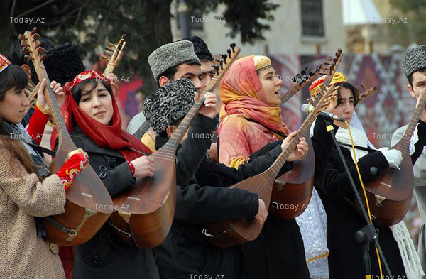 http://s2.picofile.com/file/7687125264/sazlar_bayram_havasi.jpg