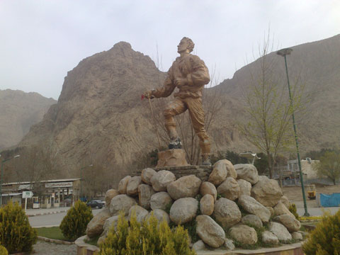 http://s2.picofile.com/file/7689944943/20131223290.jpg