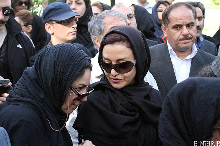 عکس های مریلا زارعی در مراسم خاکسپاری پیکر عسل بدیعی