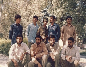 شهید کریم نیک بیان نشسته از راست نفر دوم