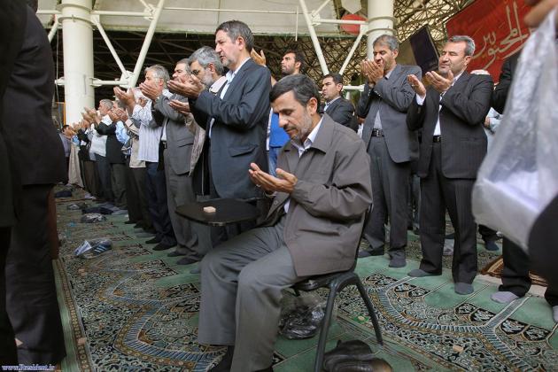نماز احمدی نژاد