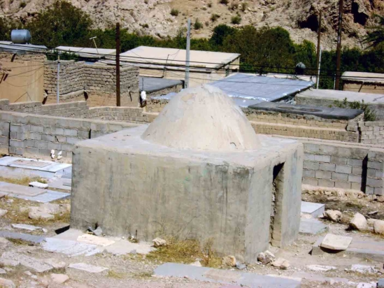 مقبره نصیرالاسلام از شهدای مبارزه با بهائیت در روستای نوایگان داراب