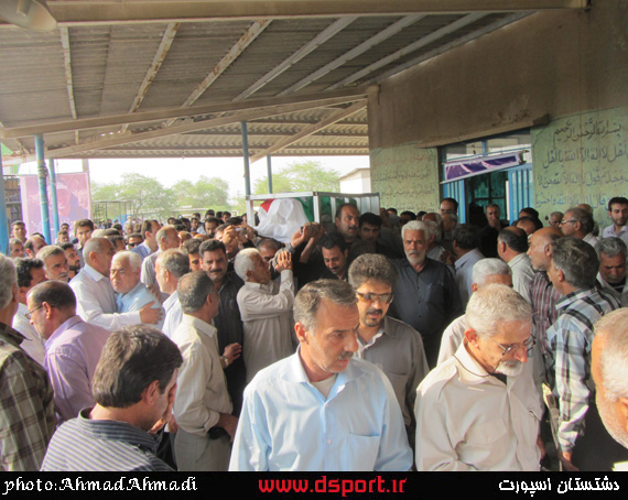 گزارش تصویری:مراسم تشعیع پیکر کوهنورد برازجانی-عکس:احمد احمدی