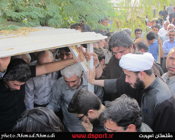 گزارش تصویری:مراسم تشعیع پیکر کوهنورد برازجانی-عکس:احمد احمدی