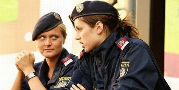 مطالب داغ: پلیس های زن در کشور های مختلف مطالب داغ: پلیس های زن در کشور های مختلف