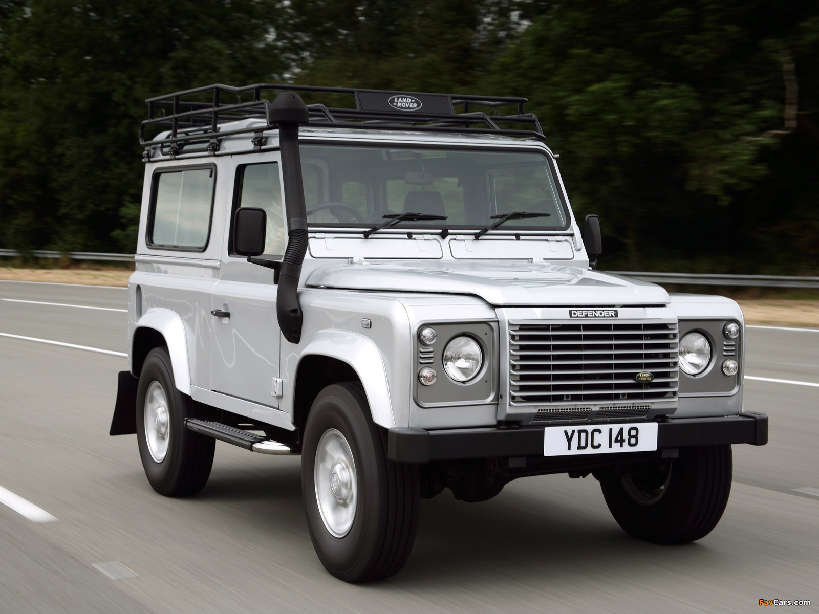 Land_rover_defender_1.jpg