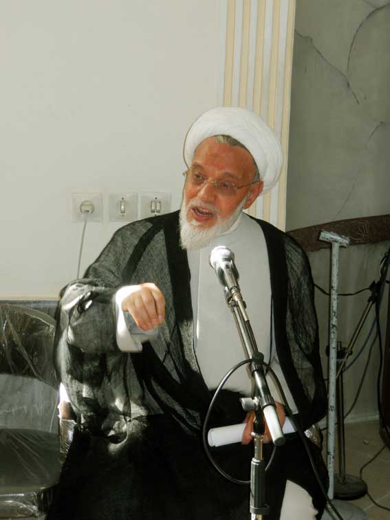 آیت الله دکتر هاشم زاده هریسی در نشست بررسی مشکلات ناشنوایان در محل مسجد امام زمان شهرک ارم تبریز