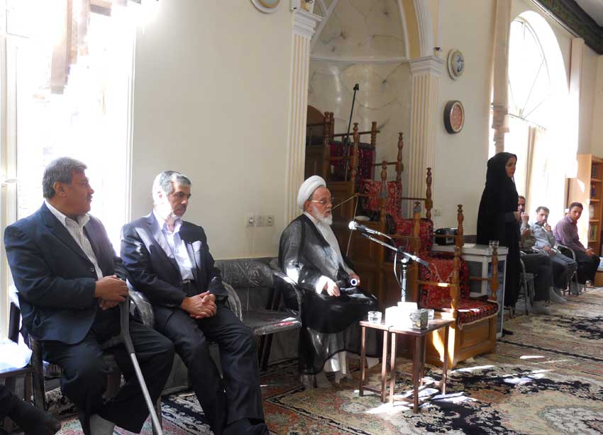 آیت الله دکتر هاشم زاده هریسی و محمداسماعیل سعیدی در نشست بررسی مشکلات ناشنوایان در محل مسجد امام زمان شهرک ارم تبریز