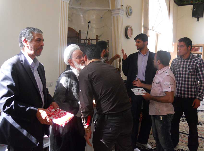 آیت الله دکتر هاشم زاده هریسی در نشست بررسی مشکلات ناشنوایان در محل مسجد امام زمان شهرک ارم تبریز