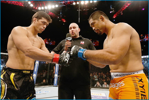 دانلود عکس های UFC Fight Night30: Machida vs Munoz